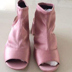 Disco women’s hills sandals size 7,5